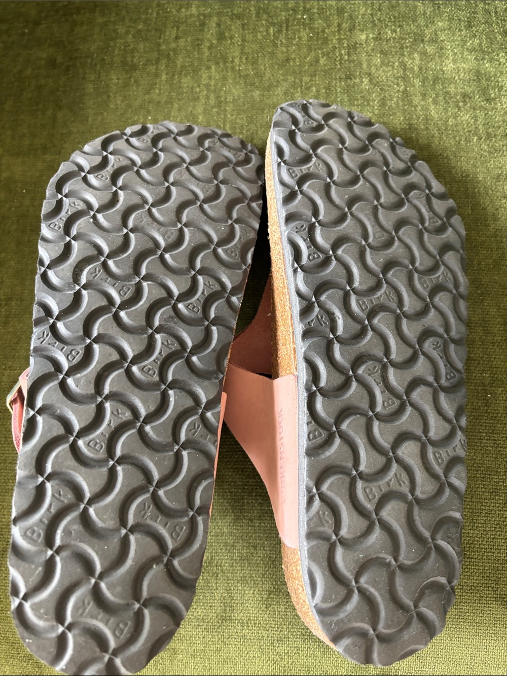 Birkenstock Gizeh Leather Pink Sandals - Picture 9 of 9